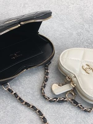 La piel de becerro laqueada de cadena Preloved calificó el oro Tone Metal Black And White del bolso