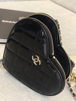 La piel de becerro laqueada de cadena Preloved calificó el oro Tone Metal Black And White del bolso